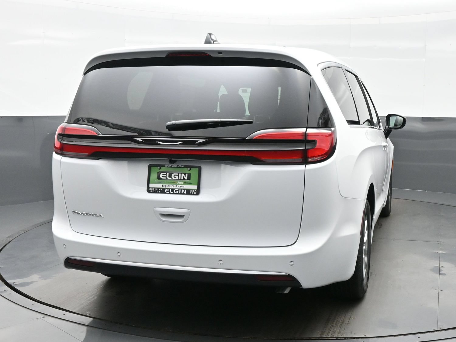New 2027 Chrysler Pacifica Select w/ Family Tech Group FWD image 5