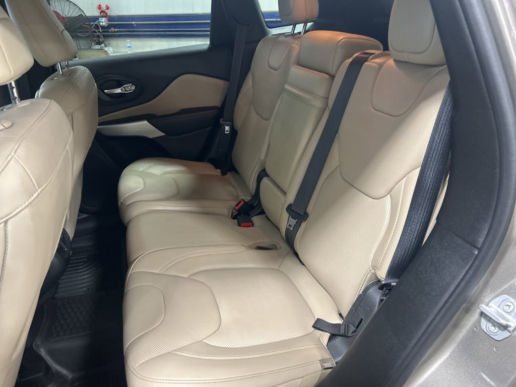 Used 2017 Jeep Cherokee Limited w/ Luxury Group image 12