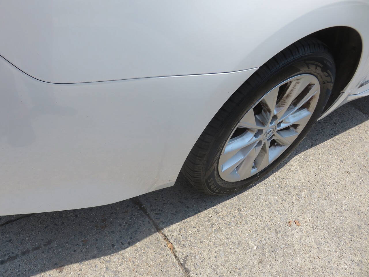 Used 2015 Lexus ES 300h w/ Premium Package w/Bamboo Trim FWD image 37
