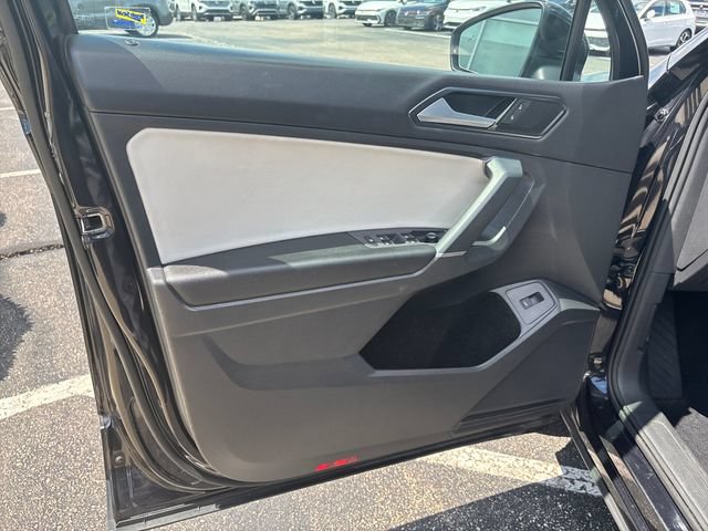 Used 2018 Volkswagen Tiguan SEL AWD/4WD image 10