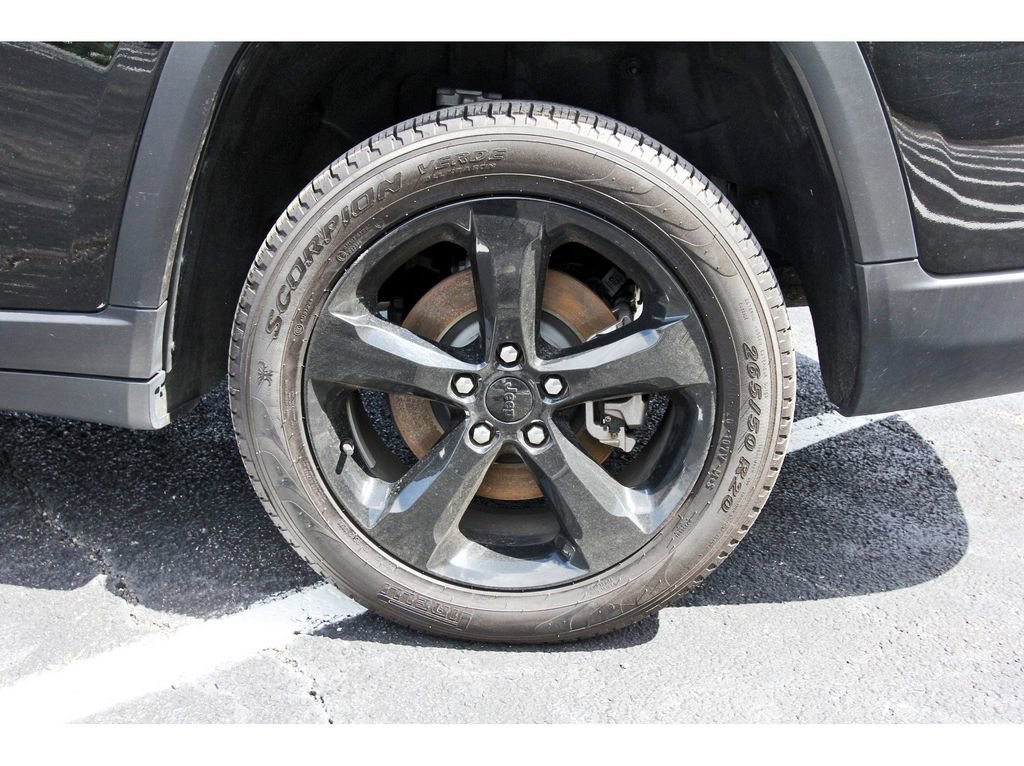 Used 2023 Jeep Grand Cherokee L Limited w/ Black Appearance Package AWD/4WD image 33