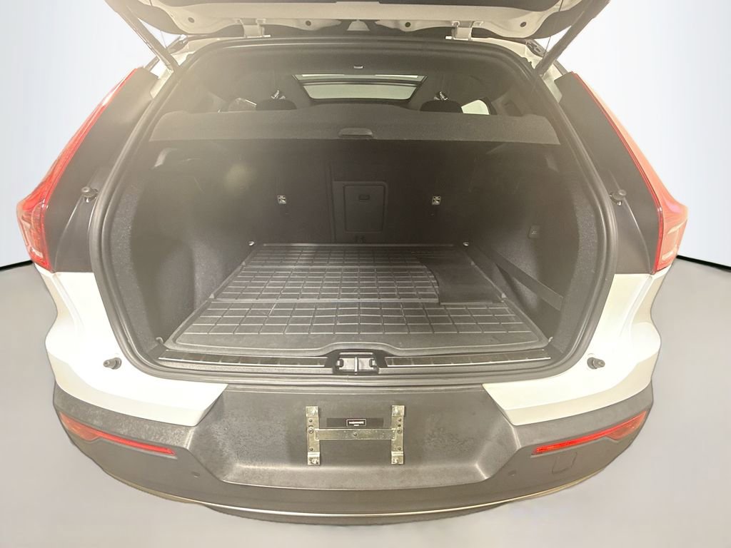 Used 2021 Volvo XC40 T5 R-Design image 27