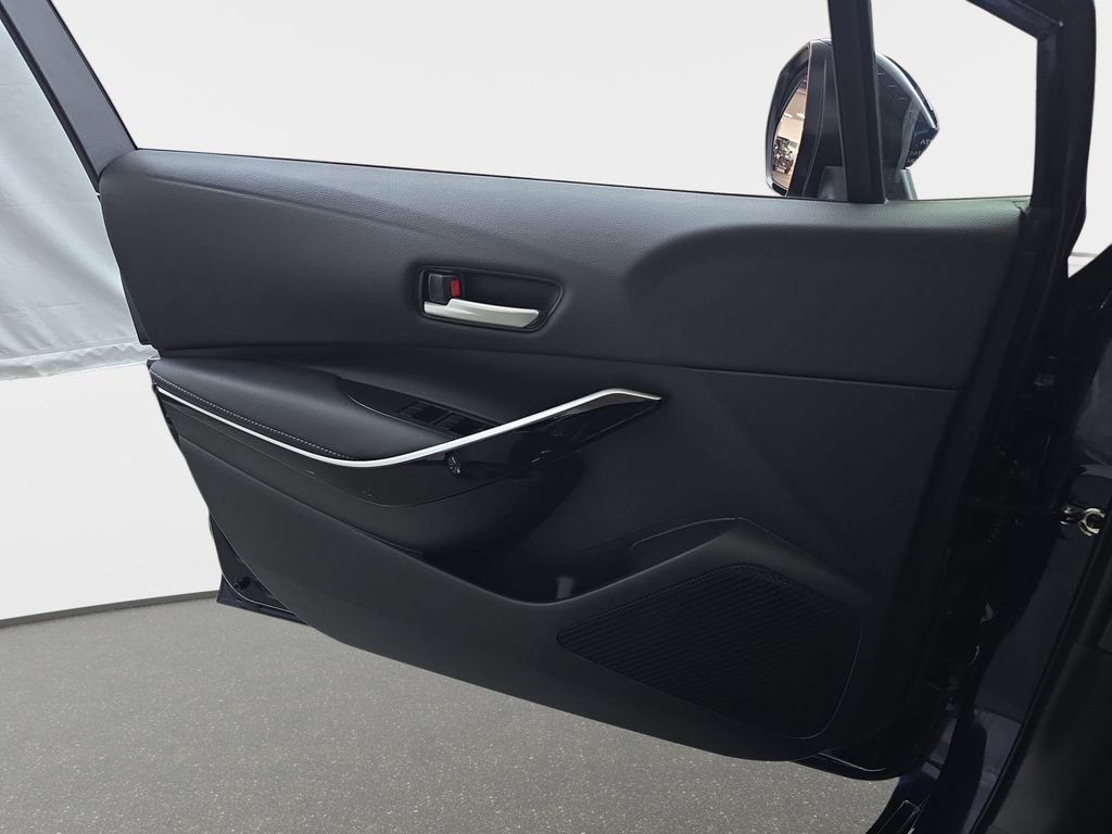 Used 2025 Toyota Corolla XLE FWD image 27