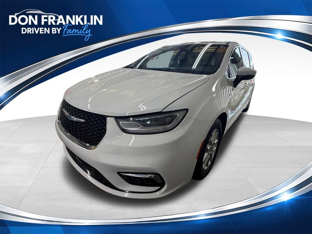Used 2023 Chrysler Pacifica Touring-L