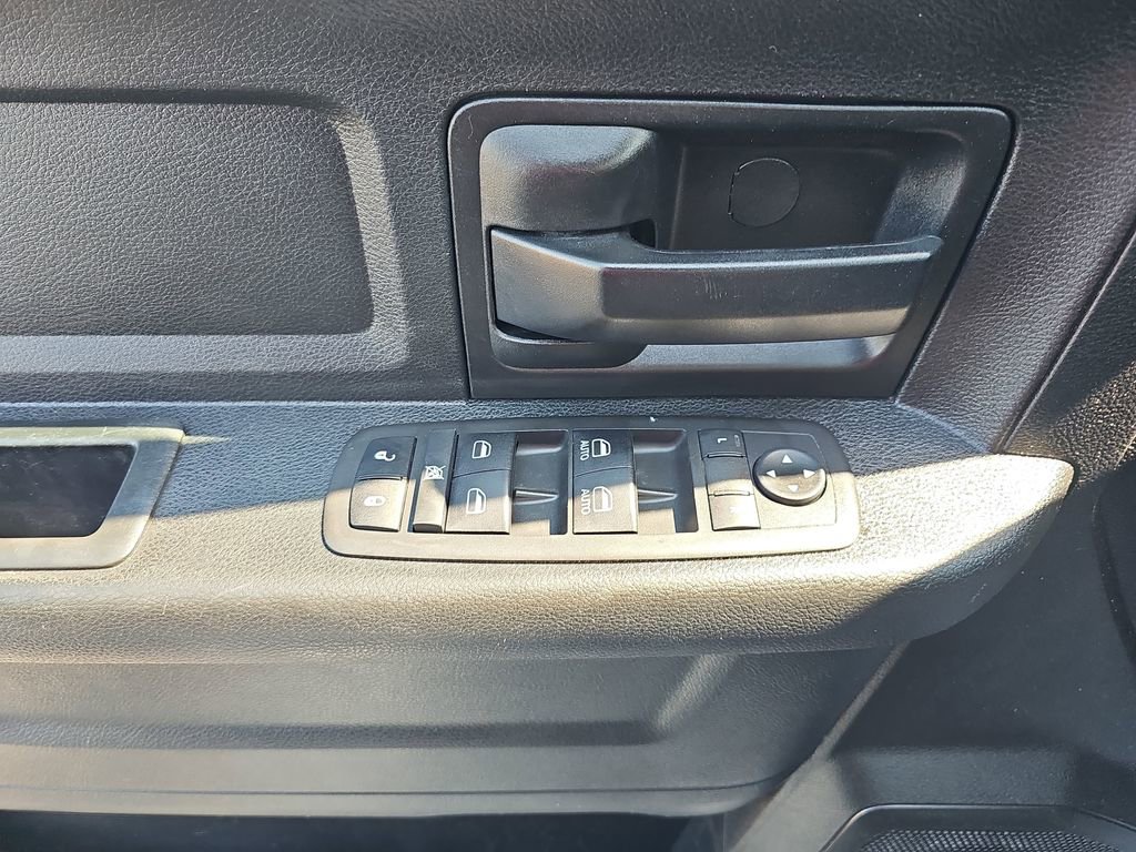 Used 2021 RAM 2500 Tradesman w/ Chrome Appearance Group image 32