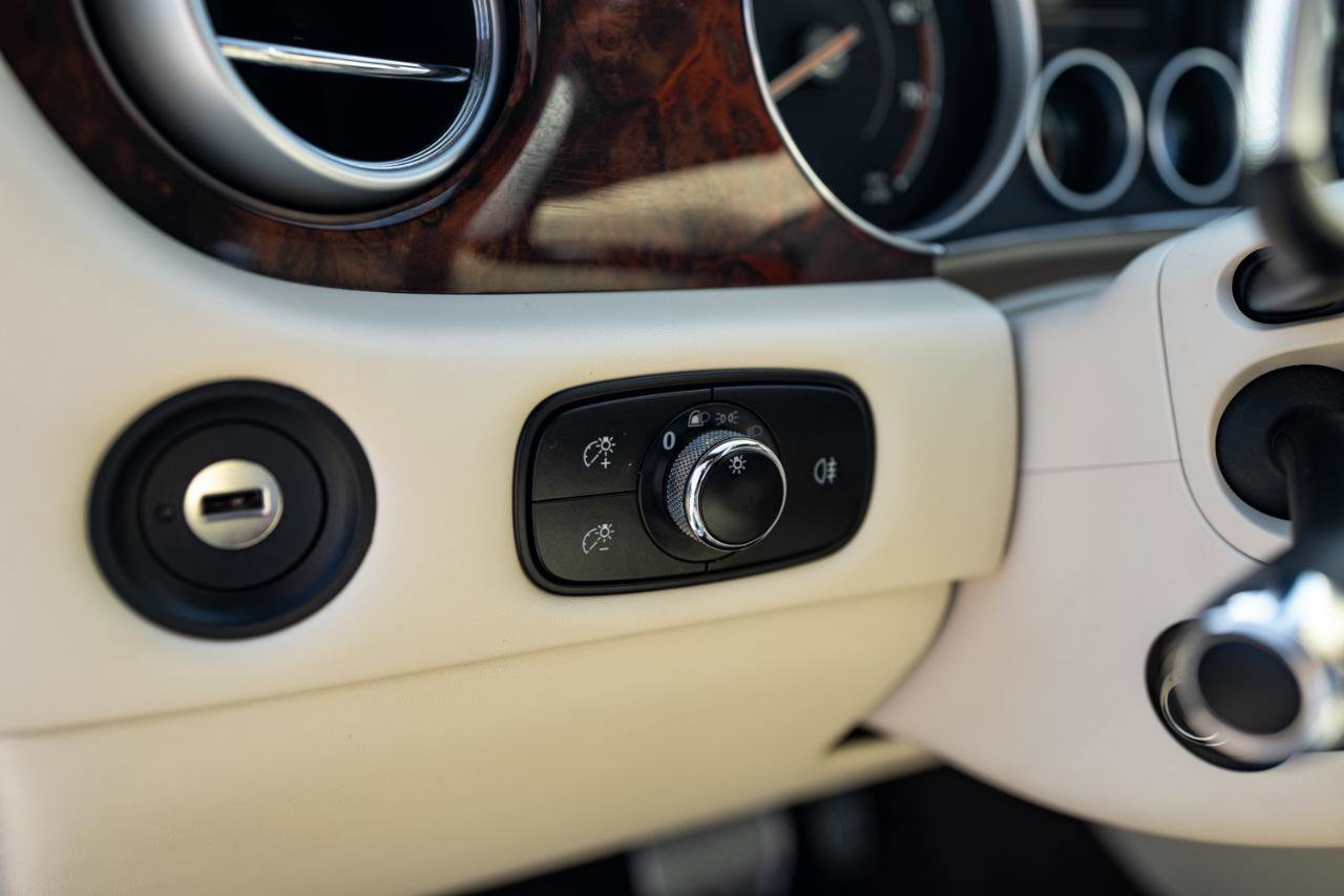 Used 2017 Bentley Continental GT image 33