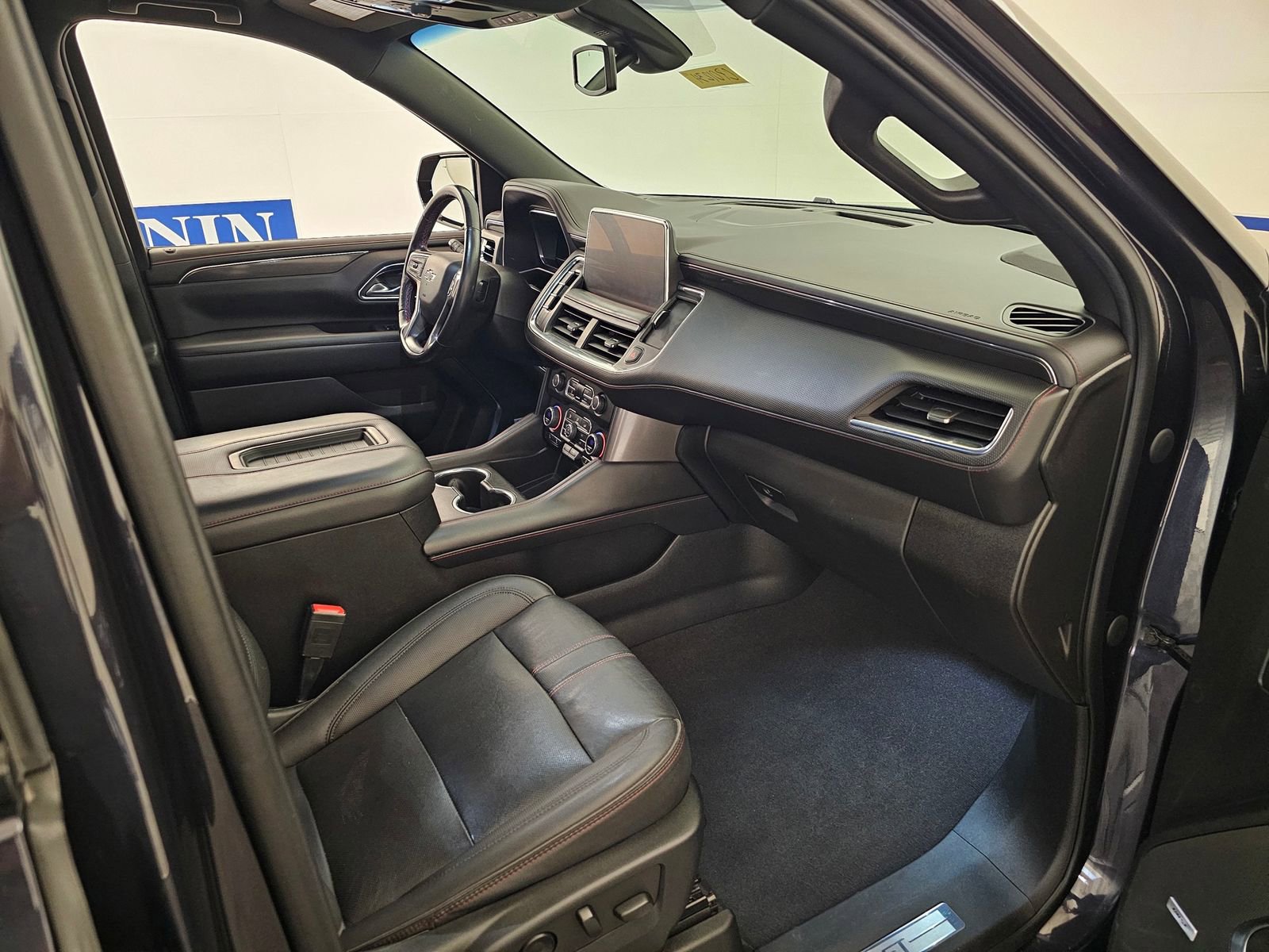 Used 2022 Chevrolet Suburban RST w/ Sport Performance Package image 27