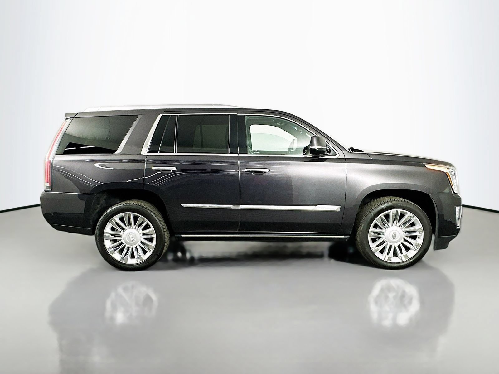 Used 2017 Cadillac Escalade Platinum AWD/4WD image 10
