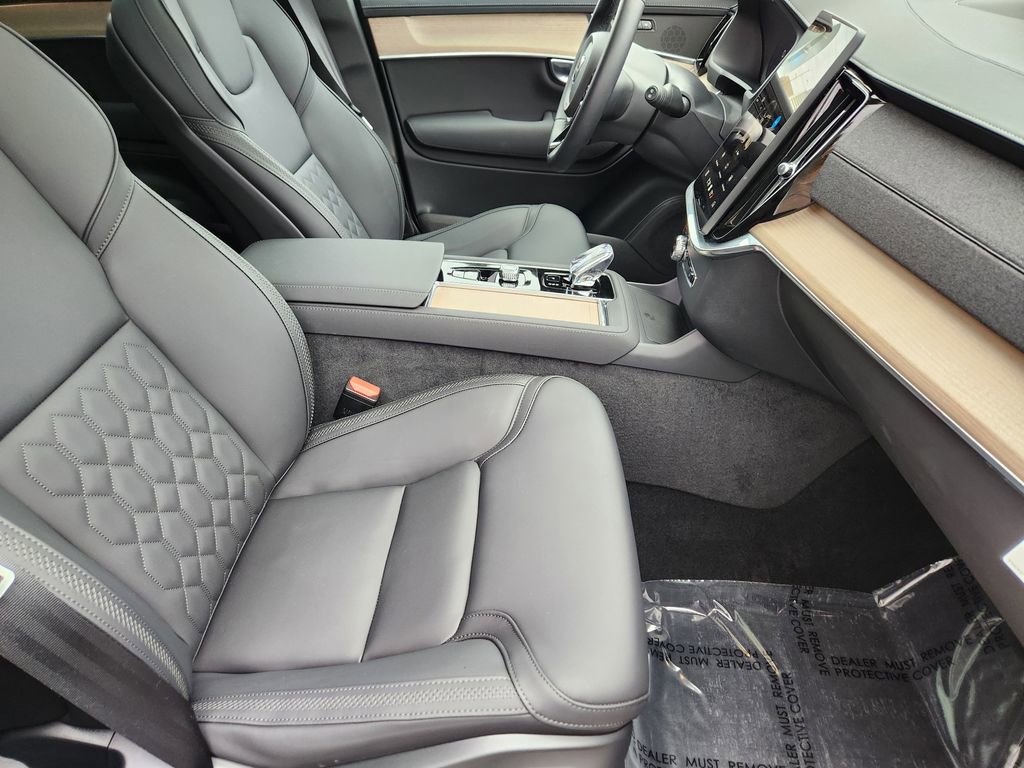 New 2025 Volvo XC90 B6 Core w/ Protection Package Premier image 18