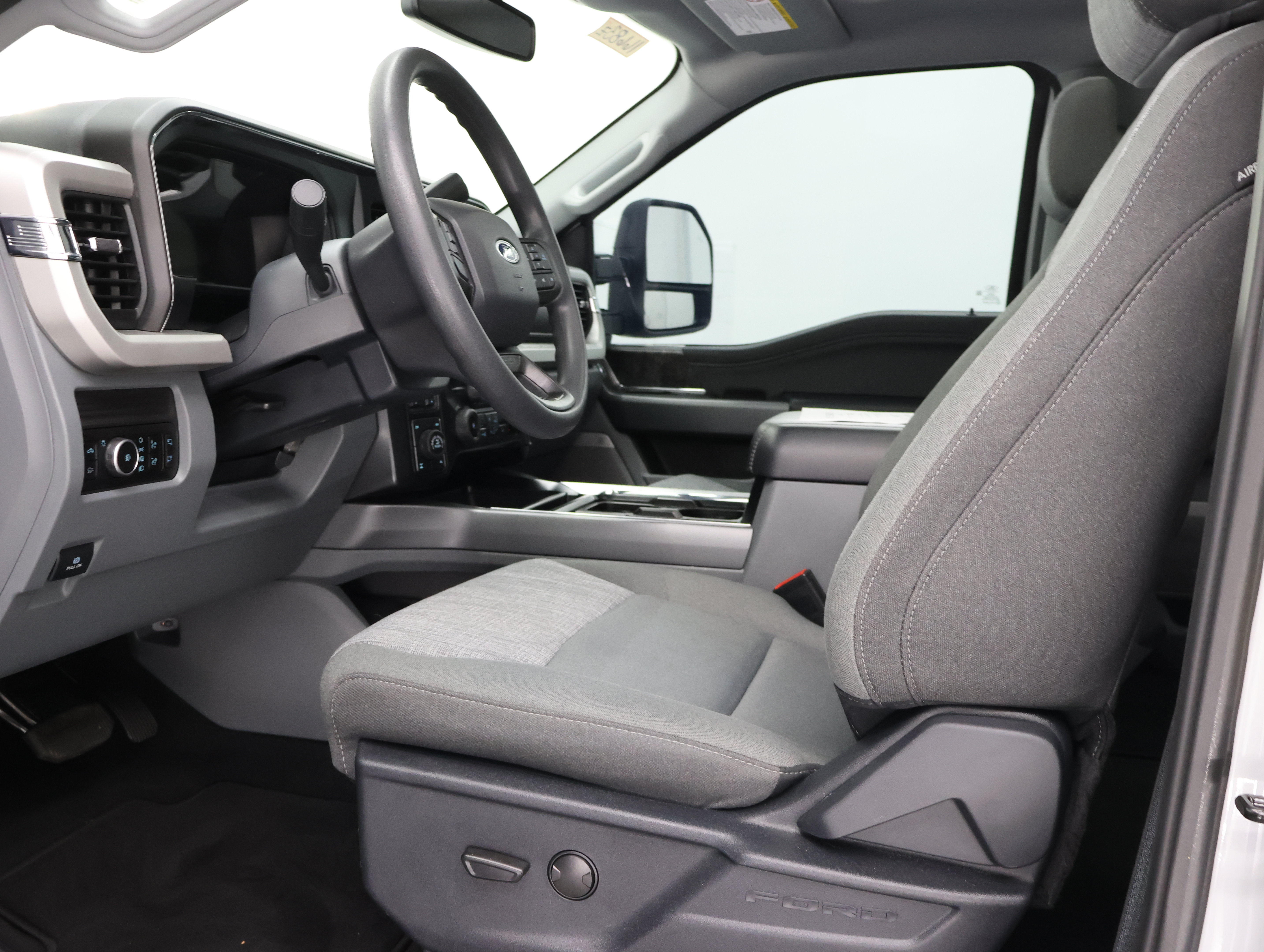 Used 2025 Ford F250 XLT w/ Black Appearance Package AWD/4WD image 8