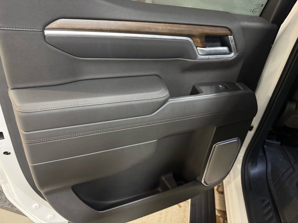 Used 2025 Chevrolet Silverado 1500 High Country image 11
