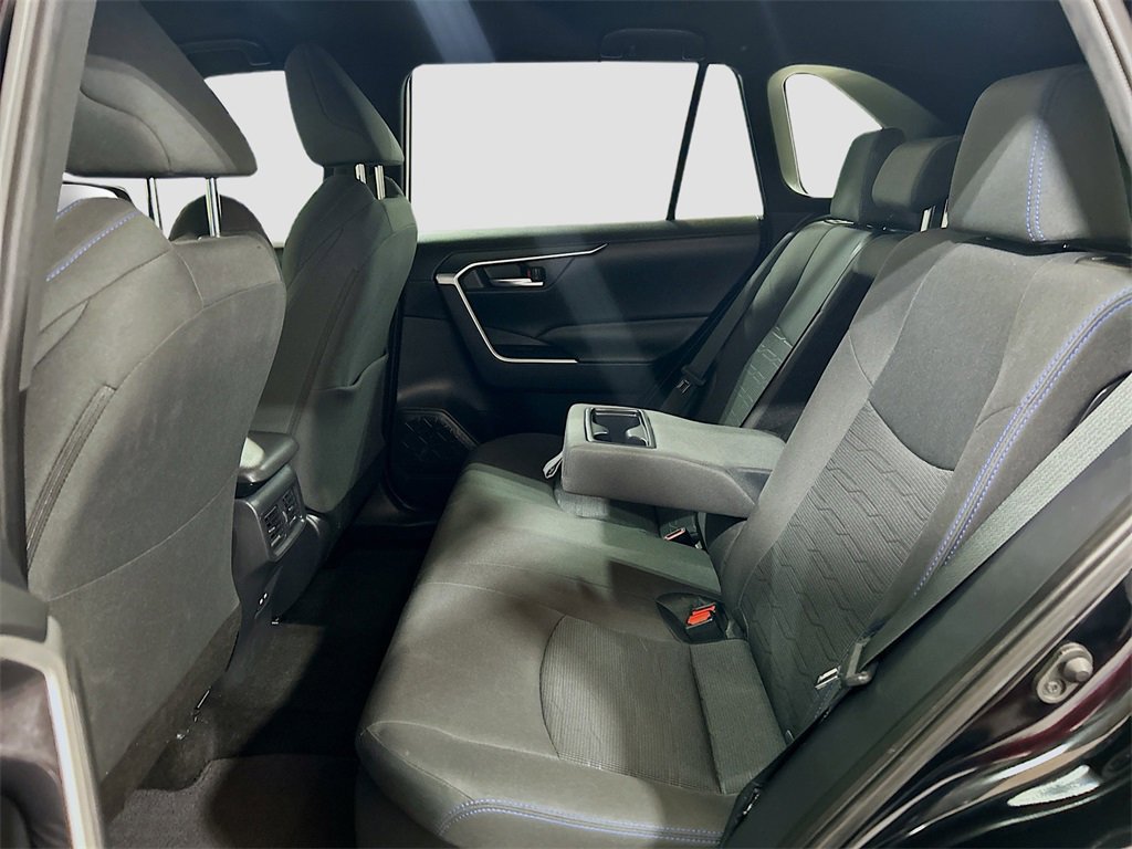Used 2022 Toyota RAV4 SE image 20