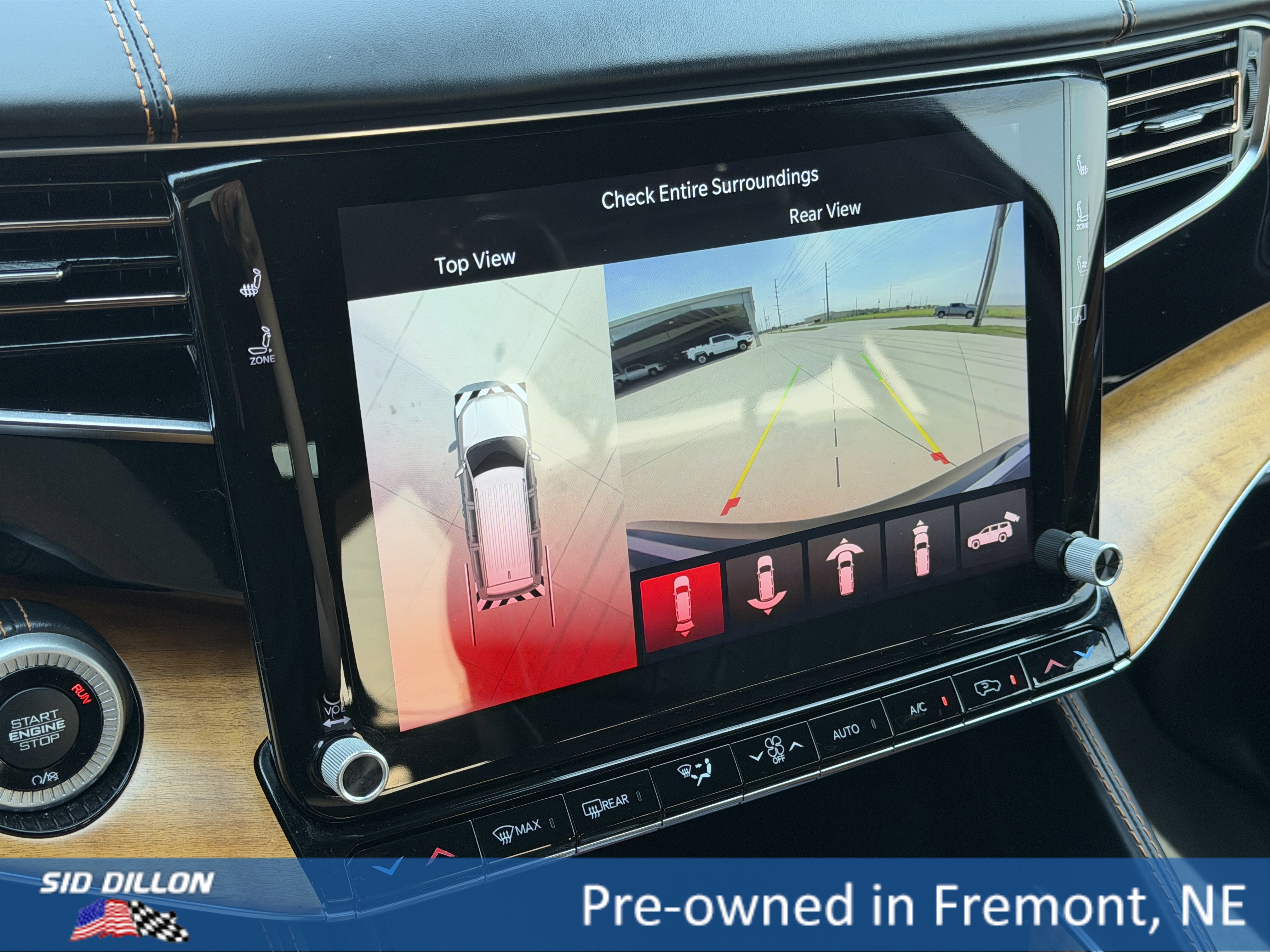 Used 2023 Jeep Grand Wagoneer Series III AWD/4WD image 18