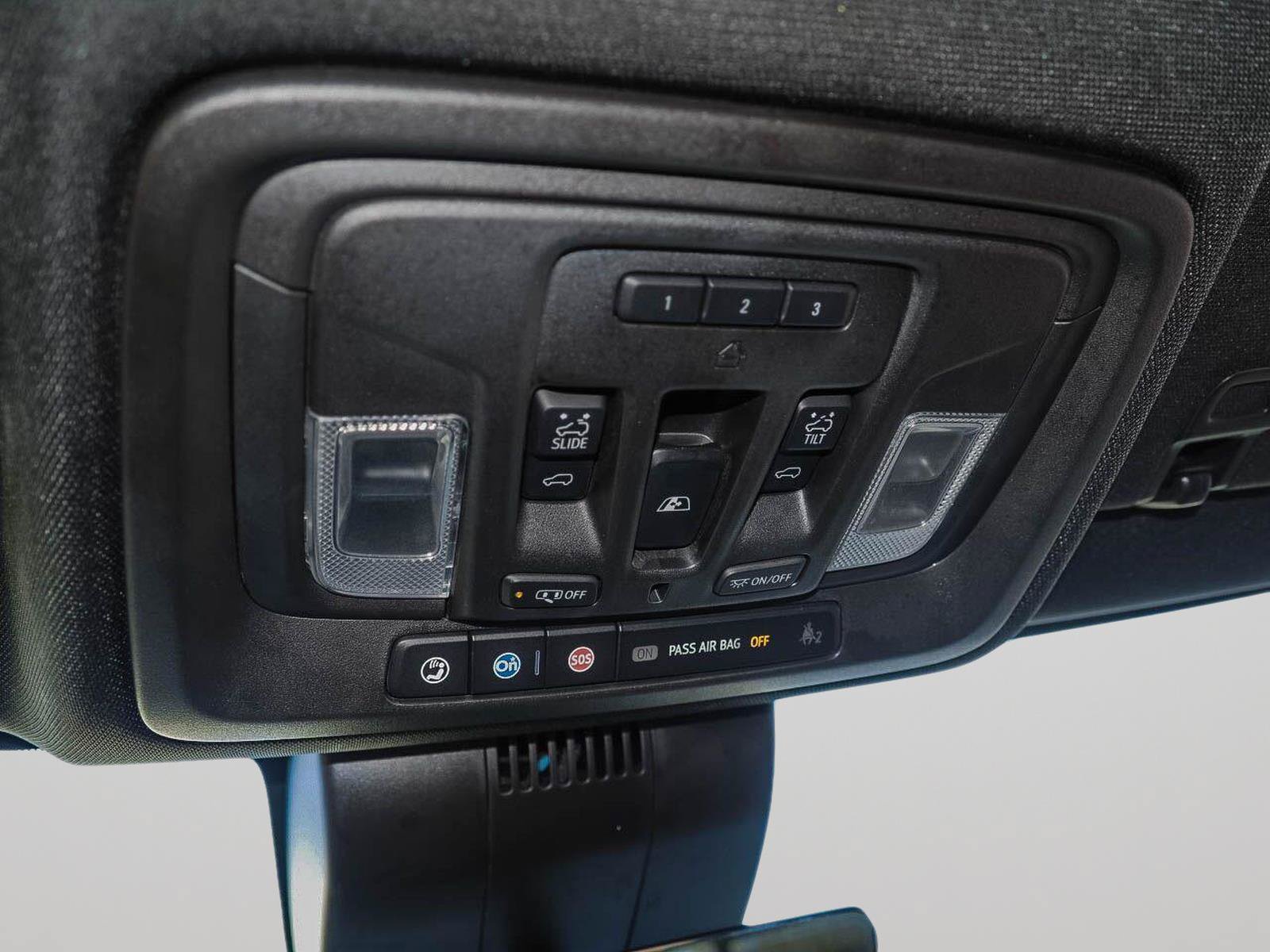 Used 2022 Chevrolet Silverado 1500 ZR2 w/ Technology Package AWD/4WD image 26