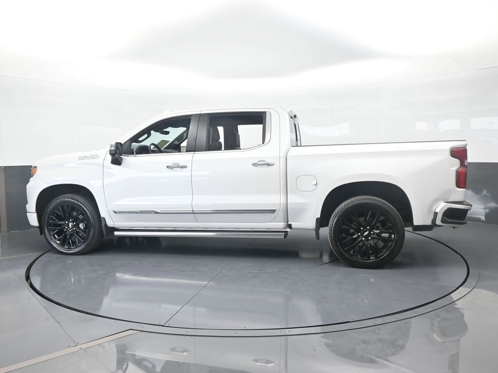 Used 2024 Chevrolet Silverado 1500 High Country w/ Technology Package image 3
