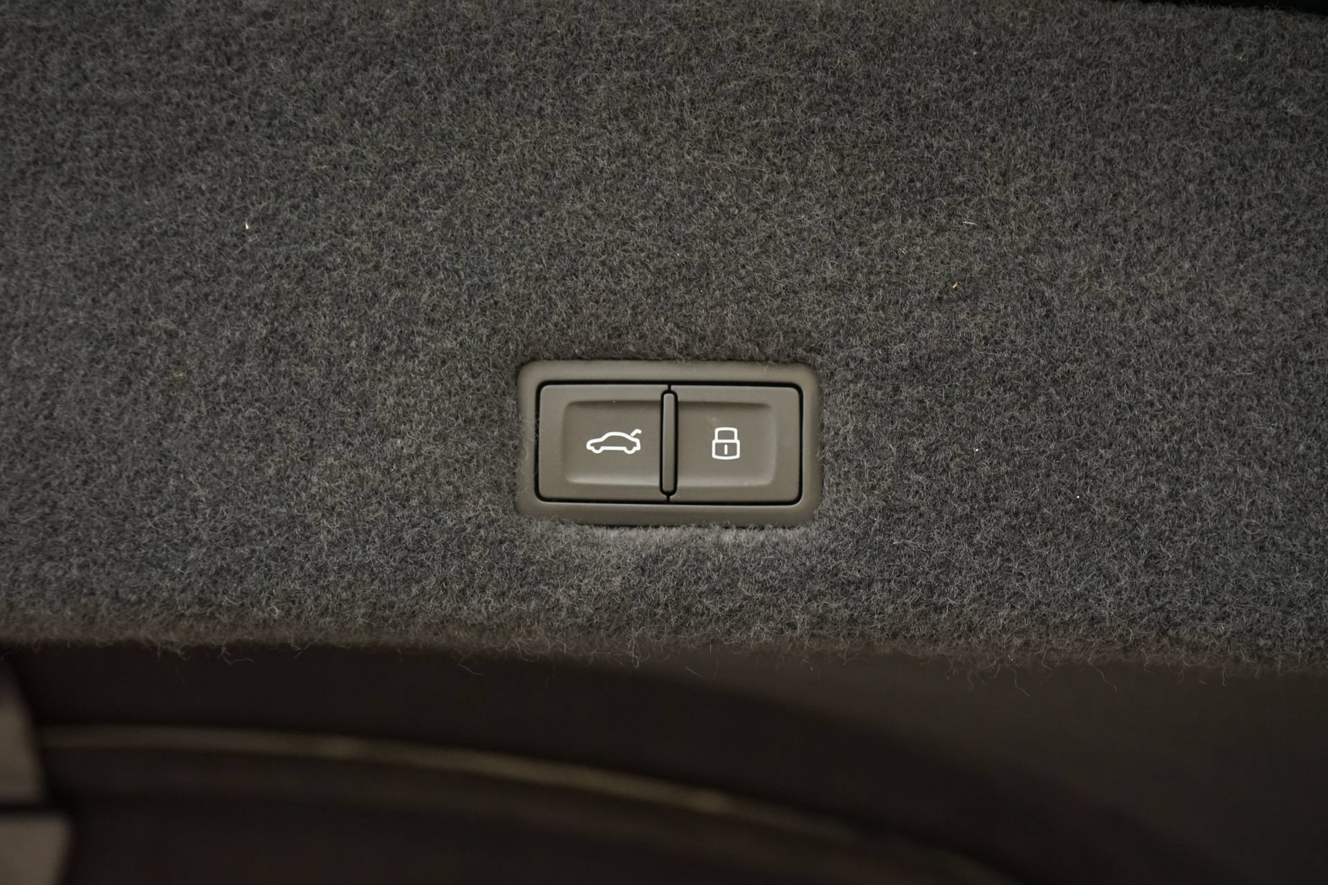 Used 2022 Lamborghini Urus AWD/4WD image 32