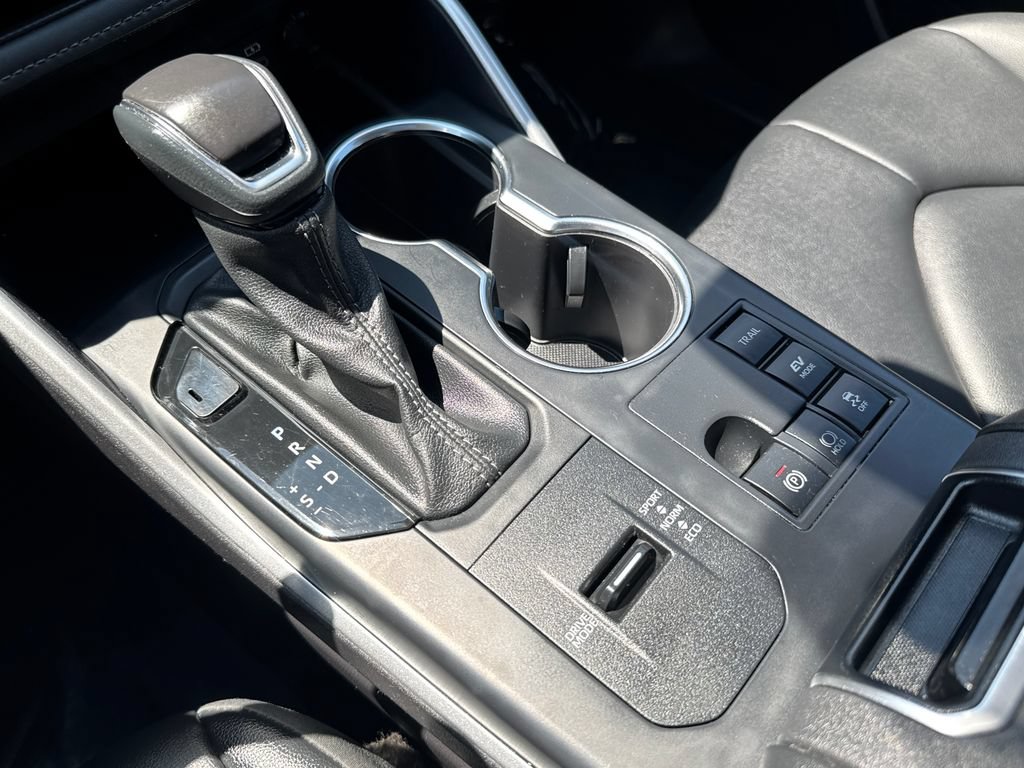 Used 2025 Toyota Highlander XLE AWD/4WD image 29