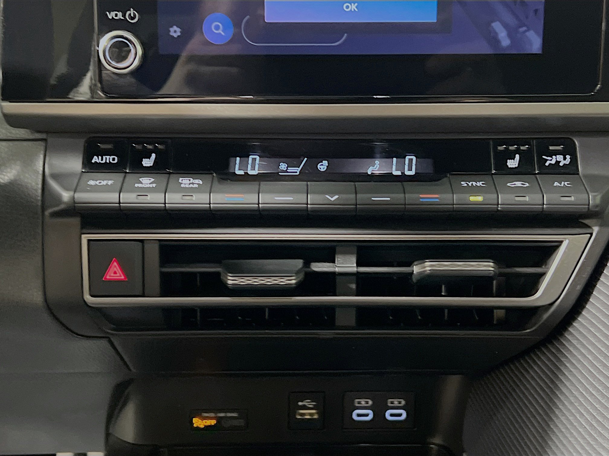 Used 2025 Toyota Camry SE w/ Convenience Package FWD image 26