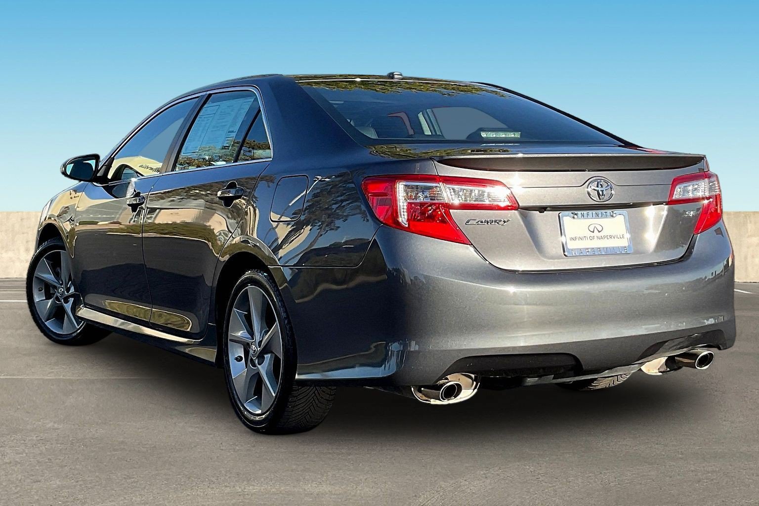 Used 2012 Toyota Camry SE w/ Leather Pkg FWD image 4