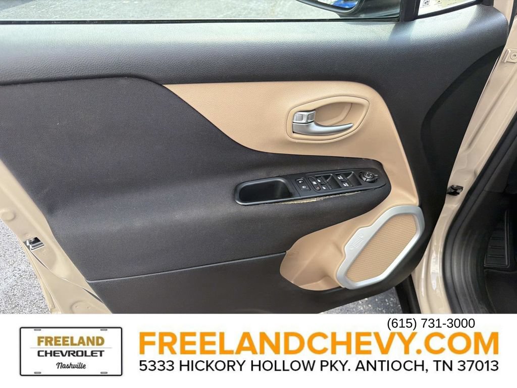 Used 2016 Jeep Renegade Latitude FWD image 19