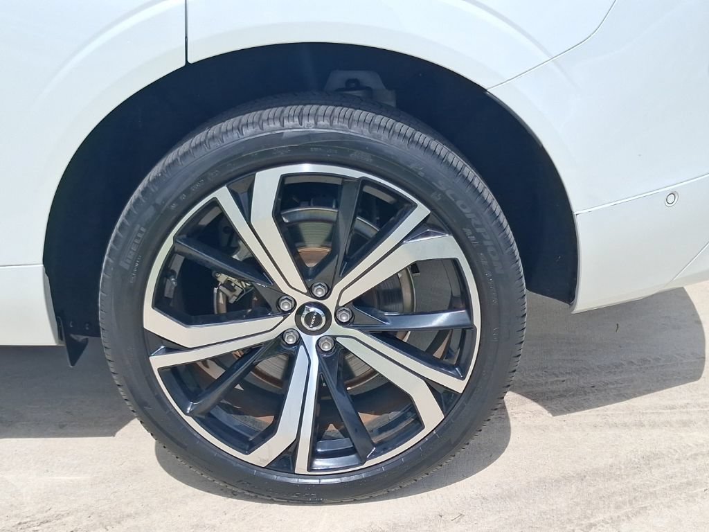 Certified 2024 Volvo XC60 T8 Ultimate AWD/4WD image 4