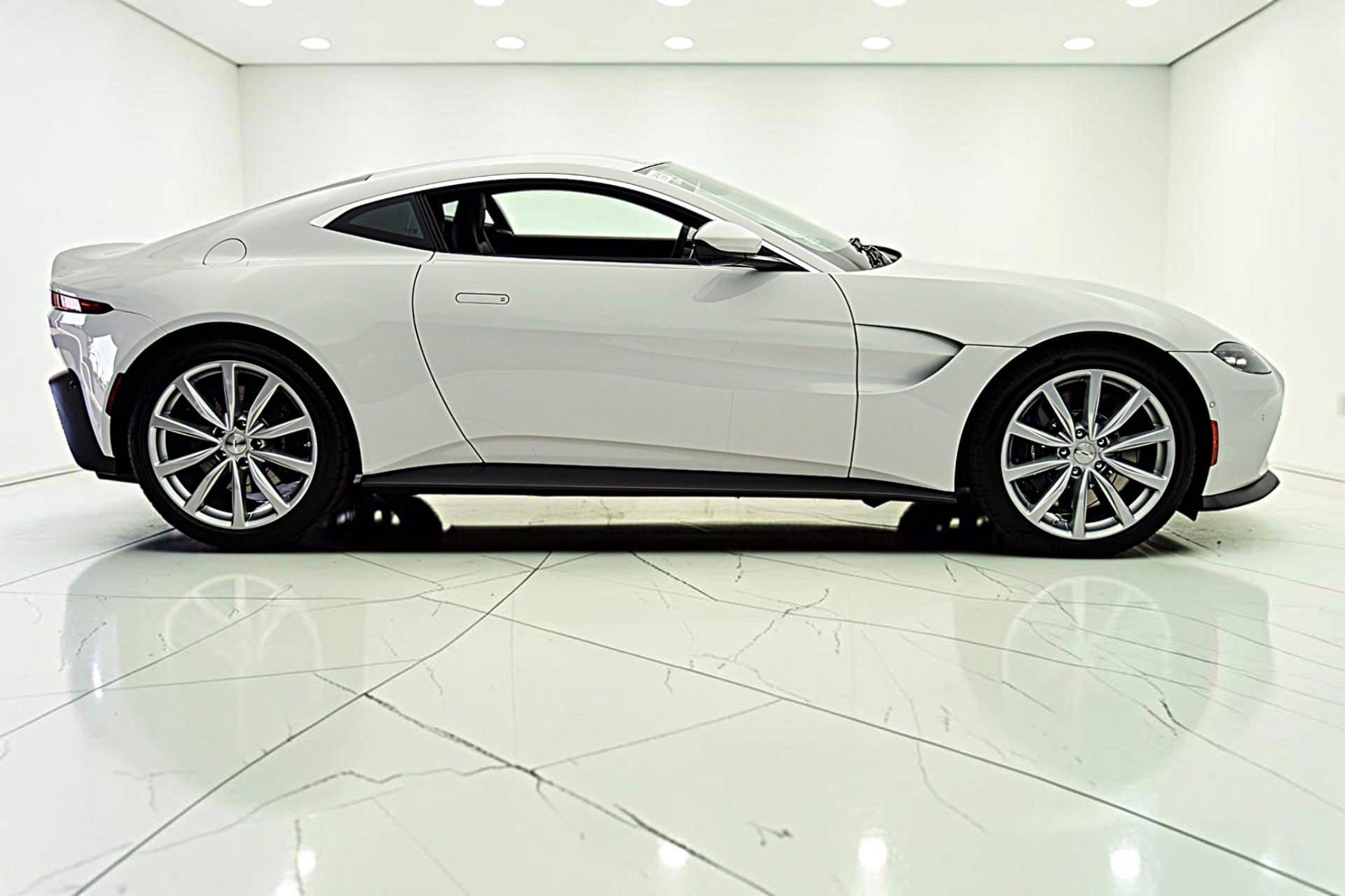 Used 2023 Aston Martin V8 Vantage Roadster RWD image 11