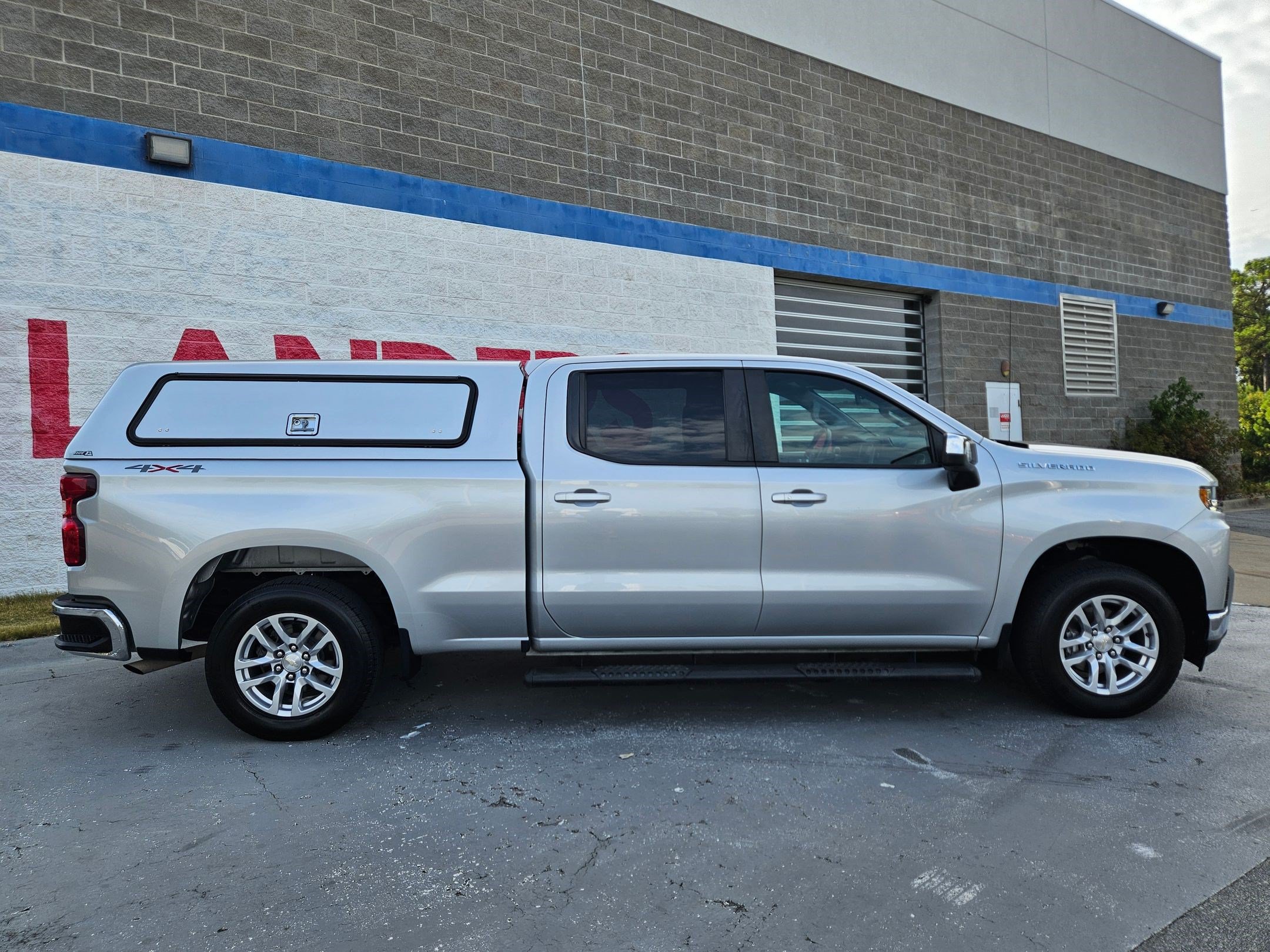Used 2021 Chevrolet Silverado 1500 LT w/ Safety Package II AWD/4WD image 8