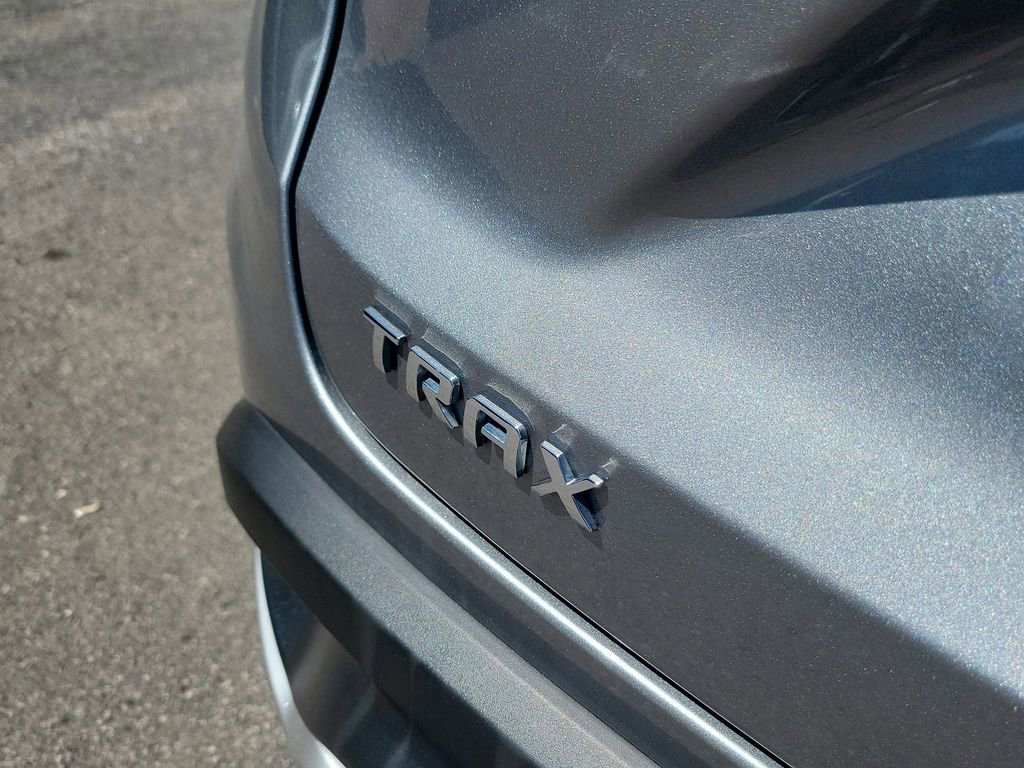 Used 2025 Chevrolet Trax LT FWD image 7