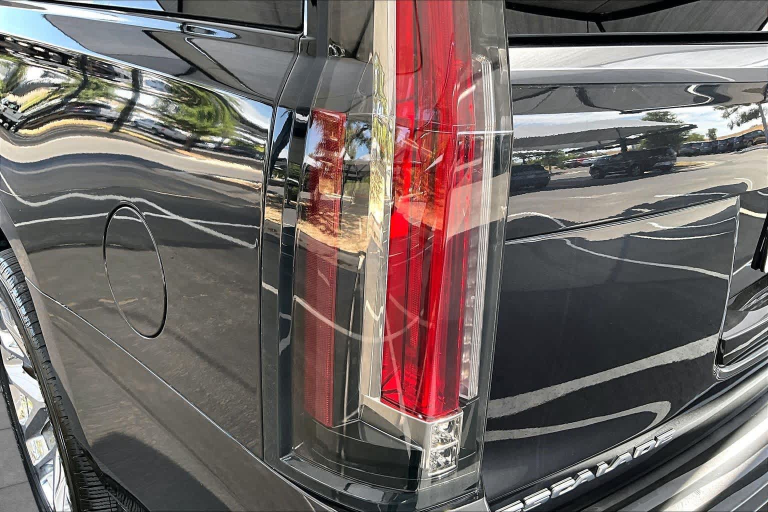 Used 2019 Cadillac Escalade ESV Luxury AWD/4WD image 29