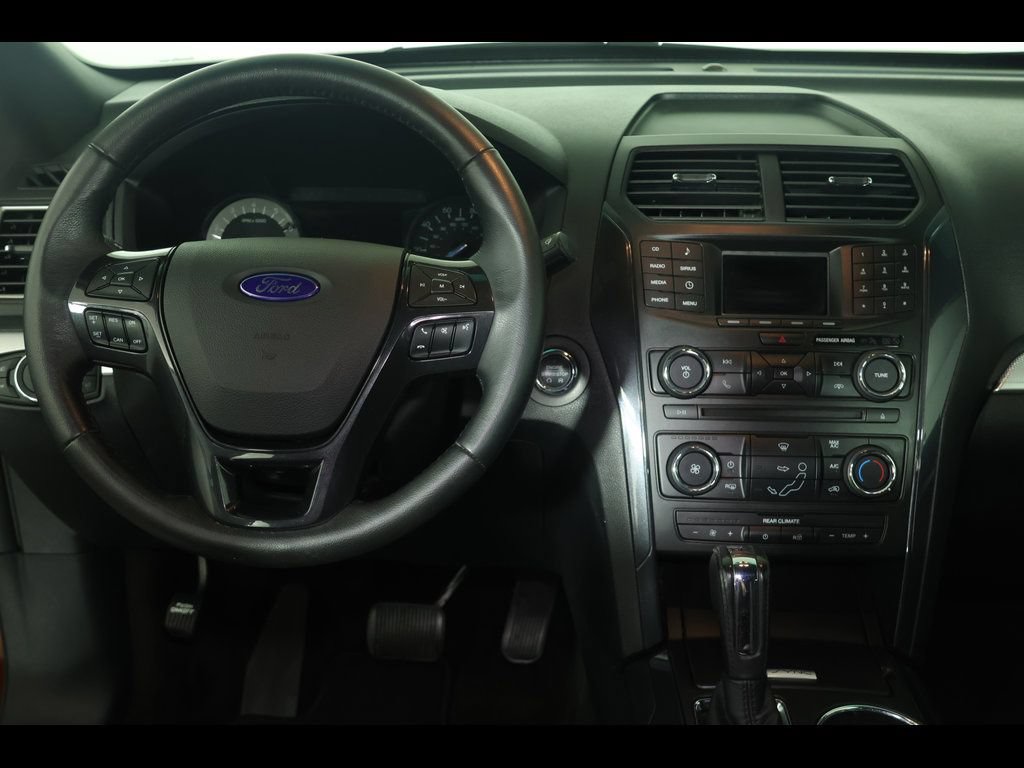 Used 2016 Ford Explorer XLT FWD image 11