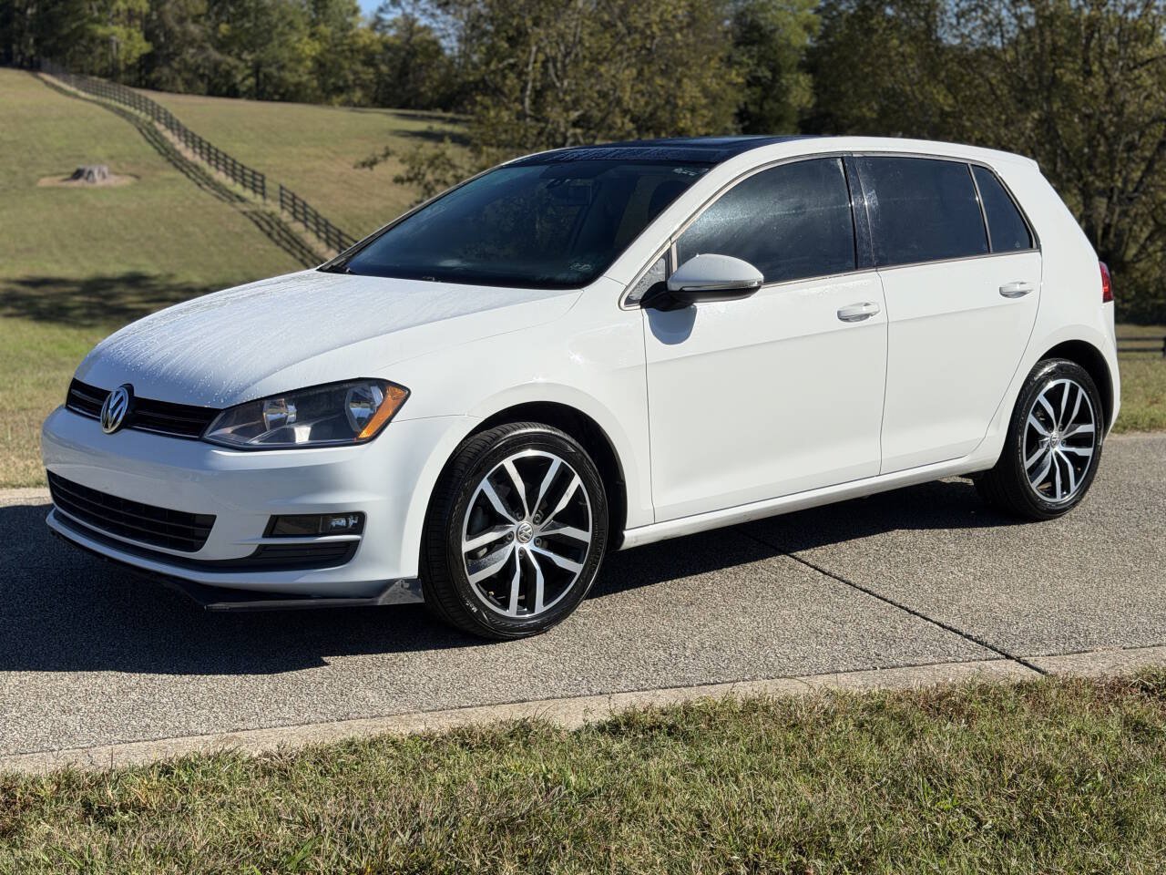 Used 2016 Volkswagen Golf SE FWD image 1