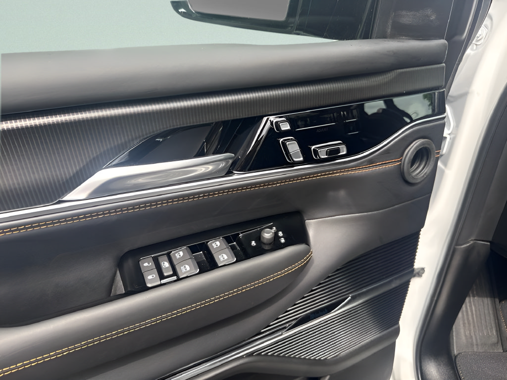 New 2026 Jeep Grand Wagoneer L Summit AWD/4WD image 21