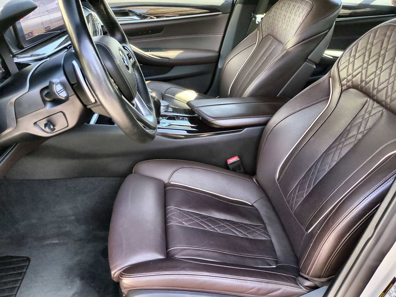 Used 2021 BMW 530i xDrive w/ Premium Package image 16