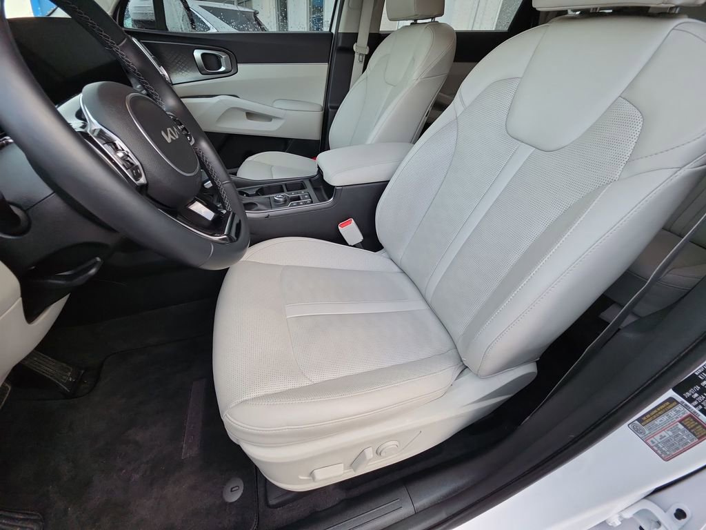 Used 2024 Kia Sorento S image 12