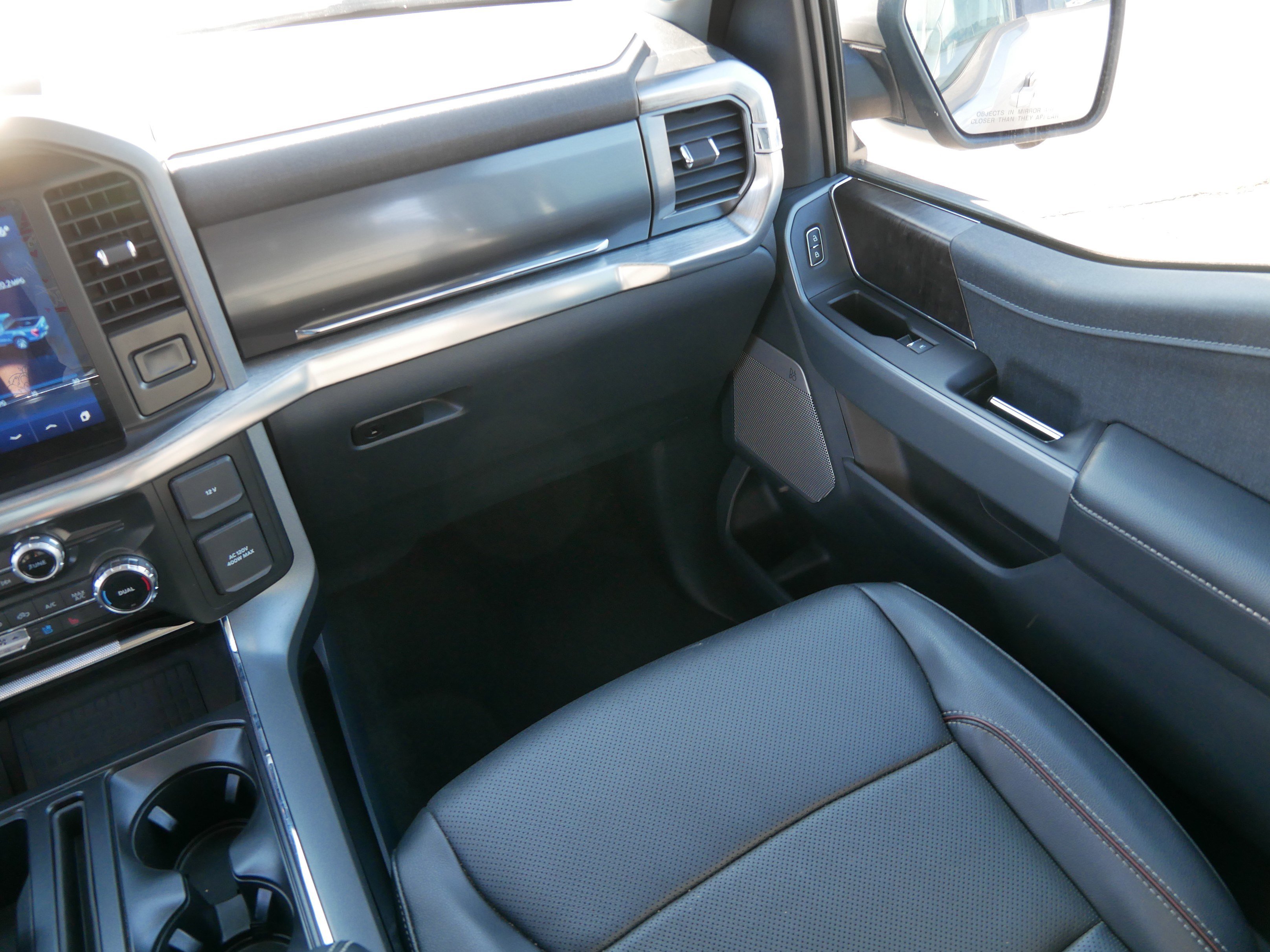 Used 2022 Ford F150 Lariat w/ Equipment Group 501A Mid image 11