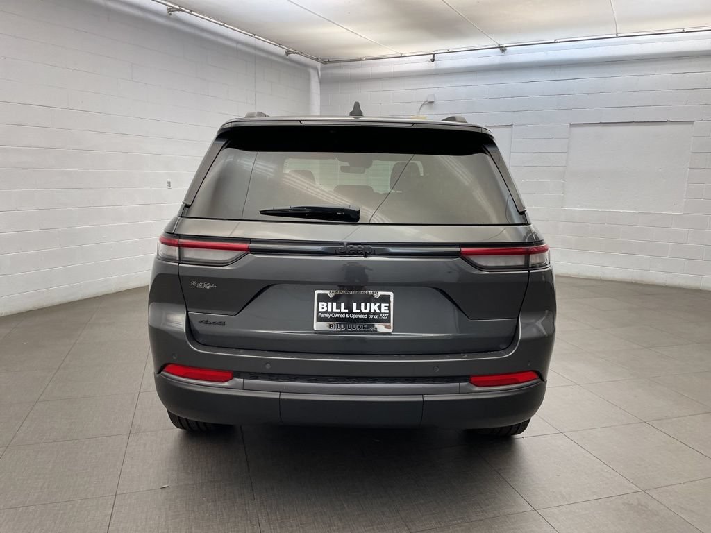 New 2026 Jeep Grand Cherokee Limited w/ Limited Altitude Package AWD/4WD image 4