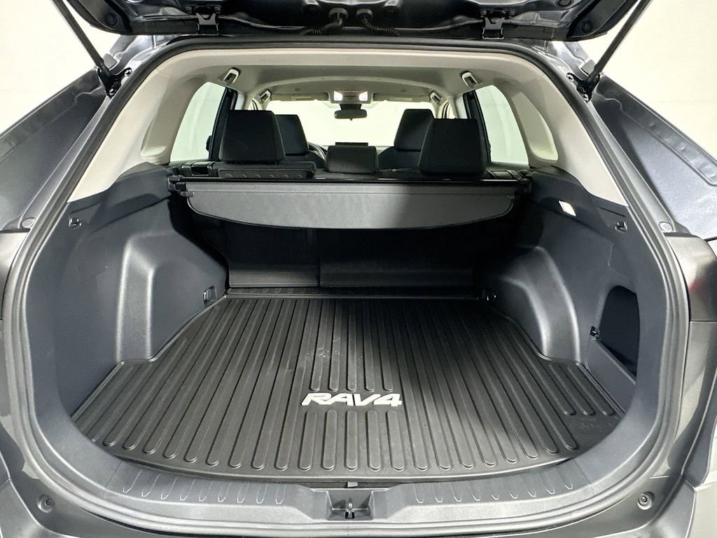 Used 2025 Toyota RAV4 LE AWD/4WD image 19