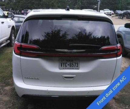 Used 2025 Chrysler Pacifica Select FWD image 9