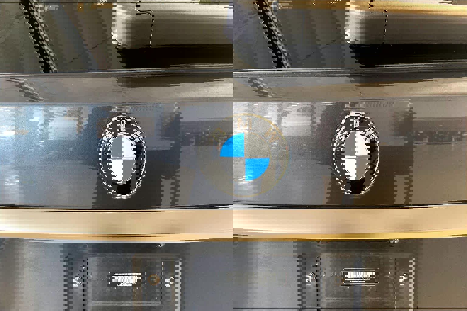 Used 2021 BMW X7 M50i w/ Executive Package image 31