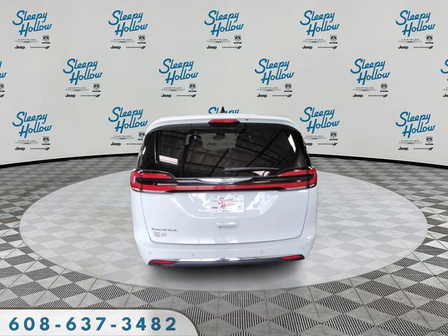 Used 2024 Chrysler Pacifica Touring-L image 6