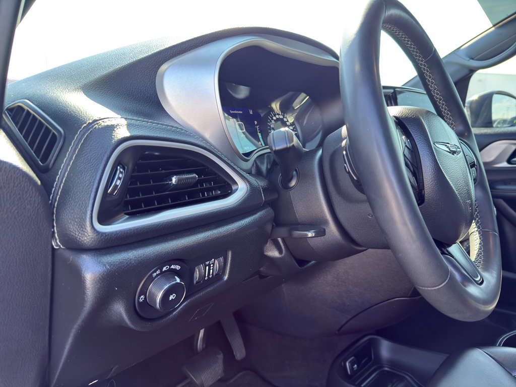 Used 2023 Chrysler Pacifica Touring-L w/ S Appearance Package image 15