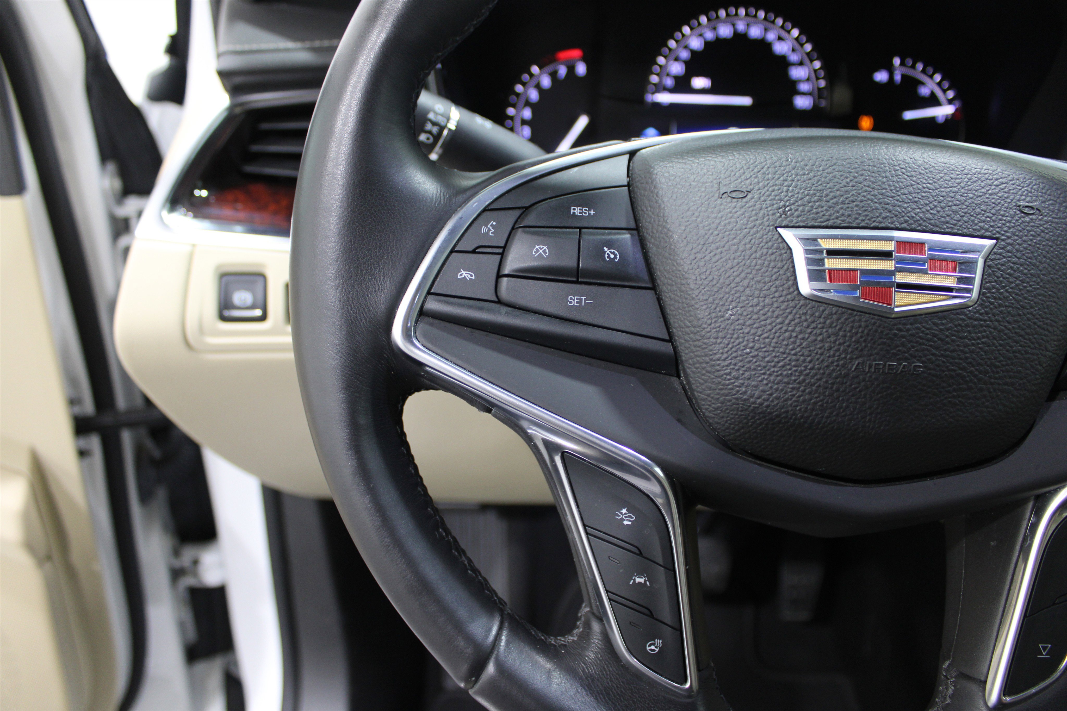 Used 2017 Cadillac XT5 Luxury w/ Driver Awareness Package image 12