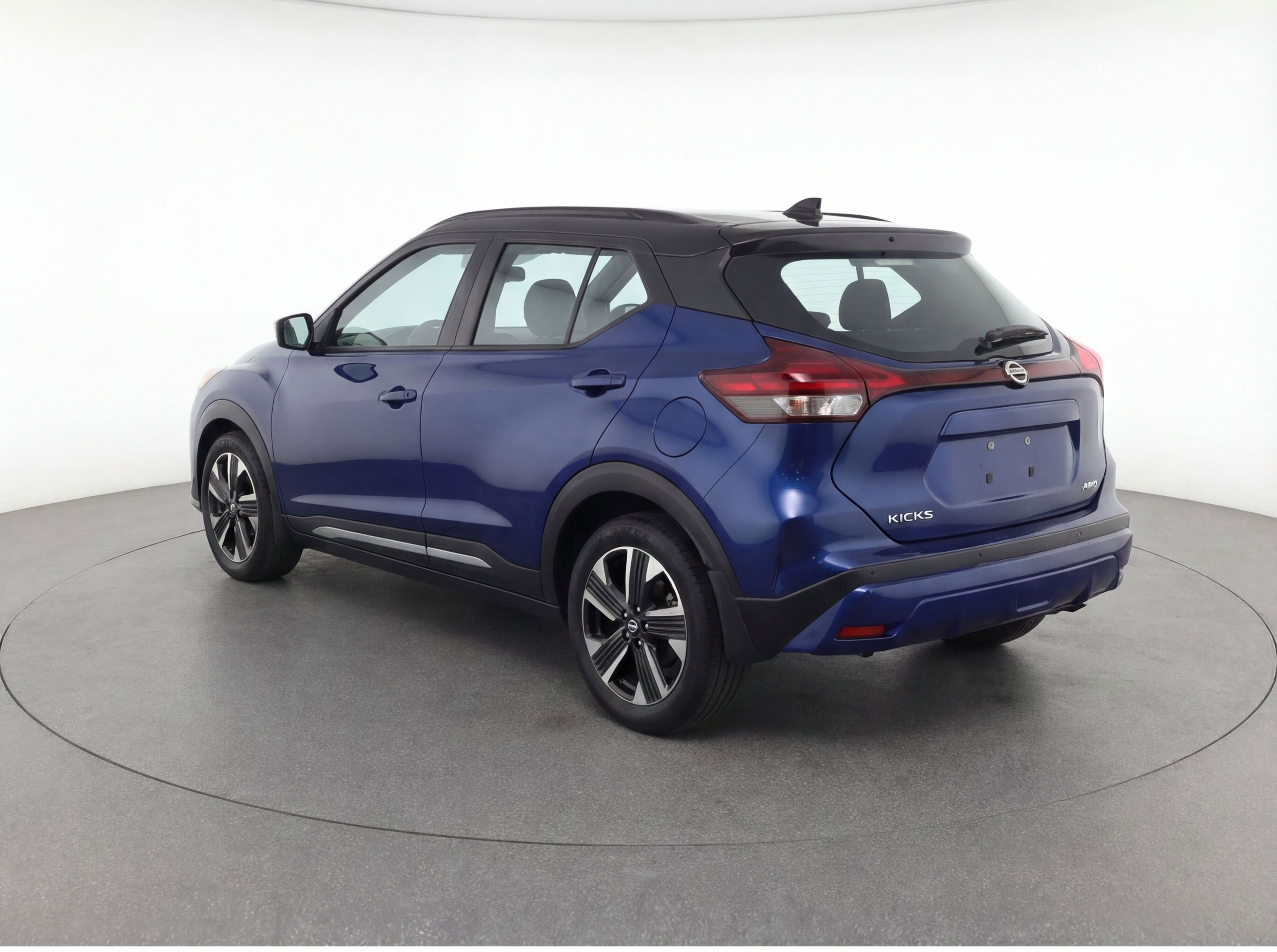 Used 2025 Nissan Kicks SV image 6