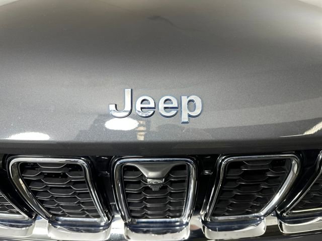 Used 2023 Jeep Grand Cherokee 4WD 4xe w/ Luxury Tech Group II image 9