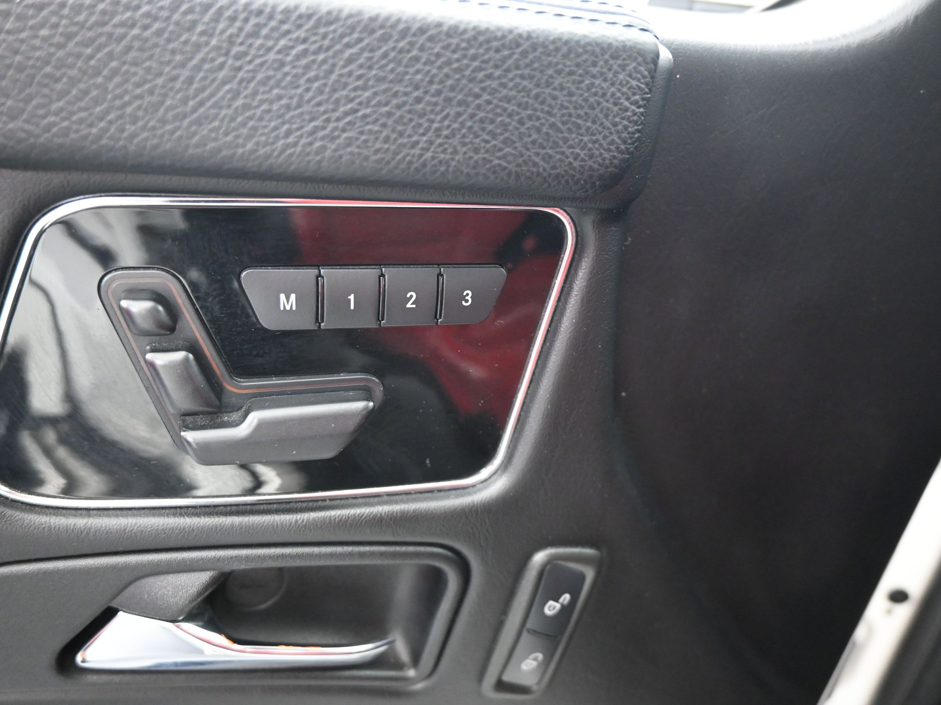 Used 2016 Mercedes-Benz G 550 image 11