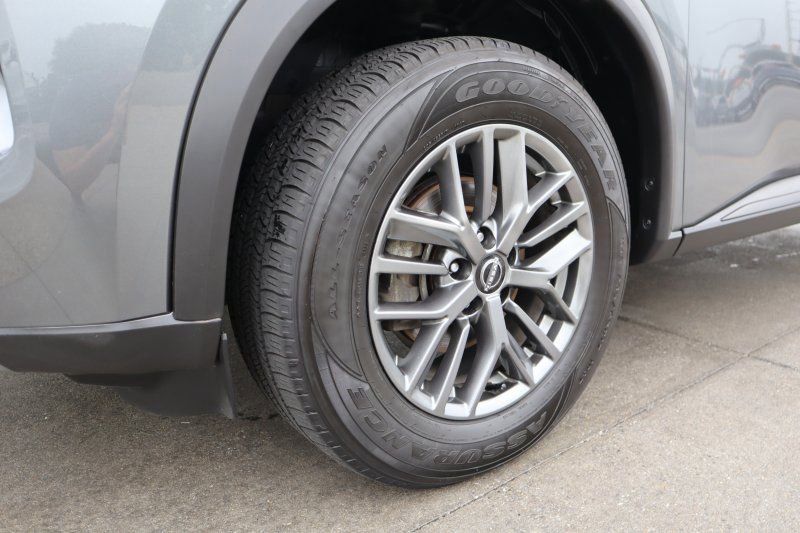 Used 2023 Nissan Rogue S image 8