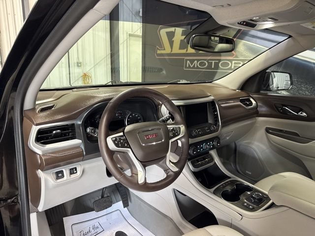 Used 2023 GMC Acadia SLT w/ Preferred Package AWD/4WD image 6