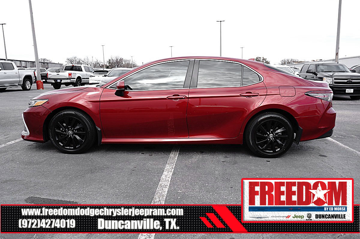 Used 2022 Toyota Camry LE image 2