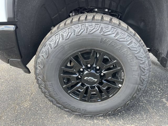 New 2026 Chevrolet Silverado 2500 ZR2 w/ LPO, Dark Essentials Package AWD/4WD image 10
