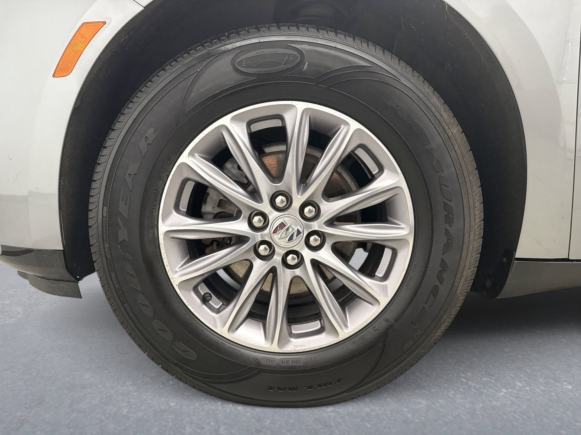 Used 2023 Buick Enclave Essence AWD/4WD image 25